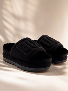 UGG Maxi Platform Slide Slippers